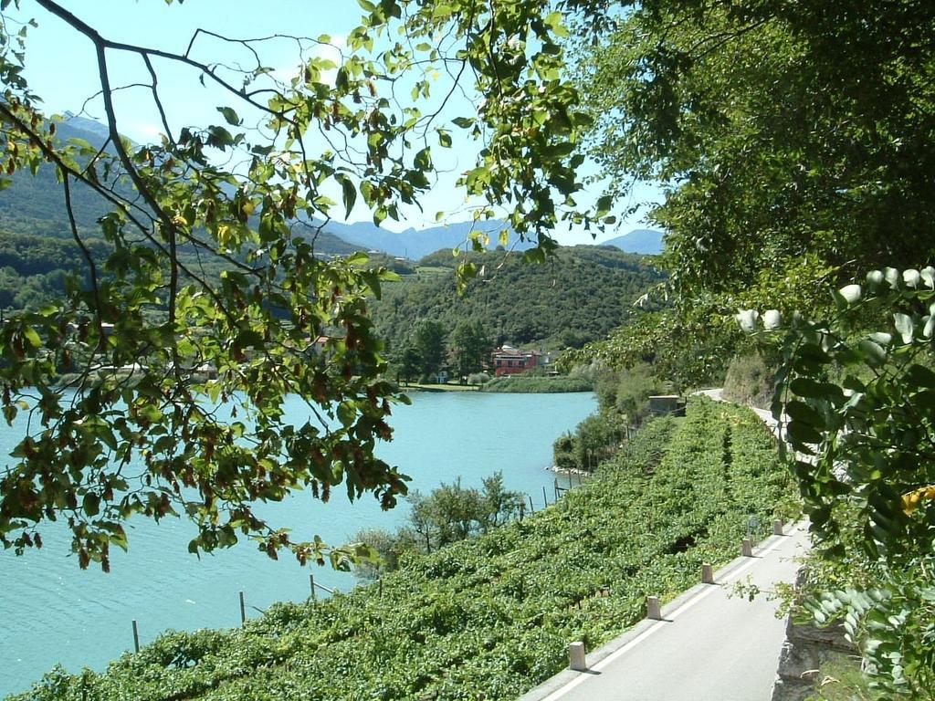 Hotel Due Laghi Padergnone Exteriör bild