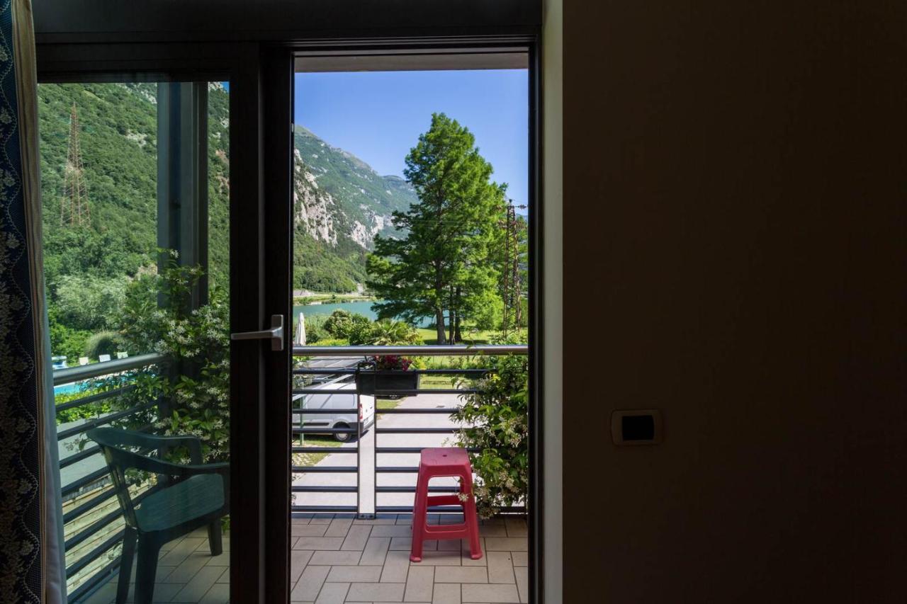 Hotel Due Laghi Padergnone Exteriör bild
